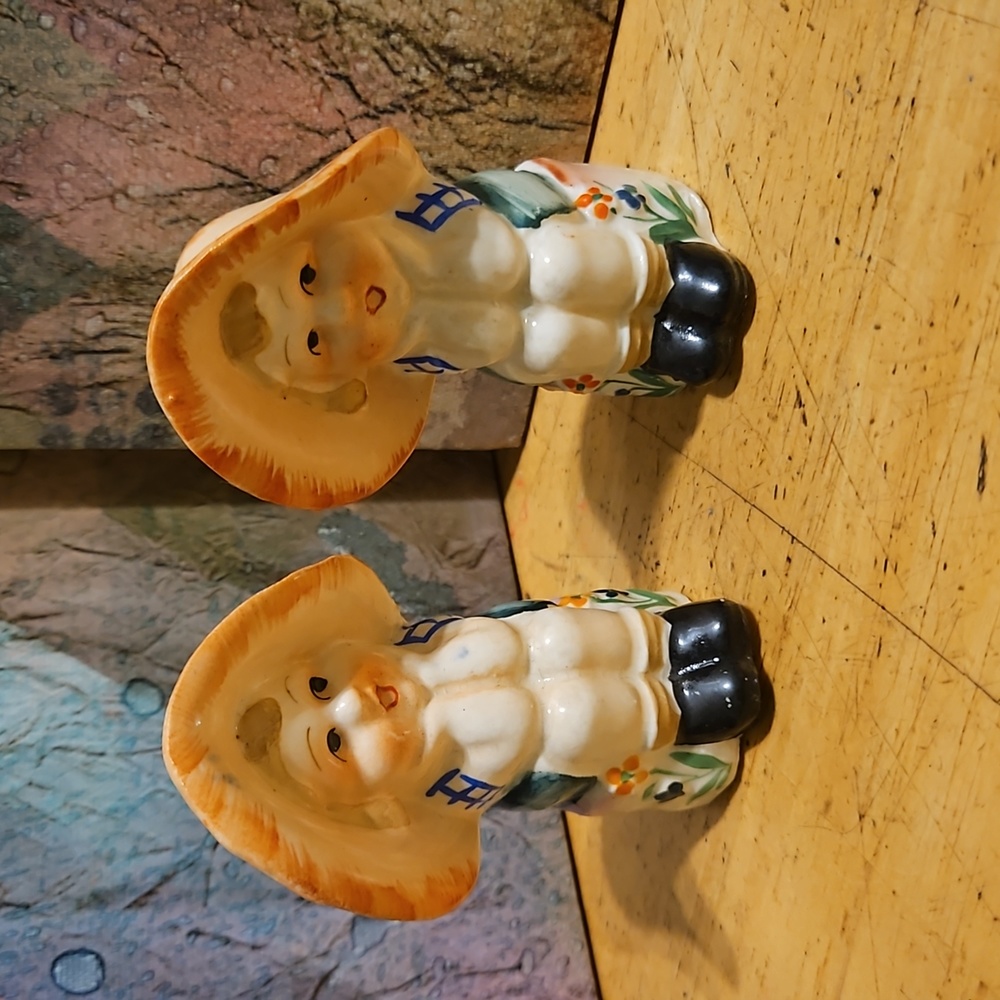 Girl in Sun Bonnet Salt and Pepper Shakers made in Japan